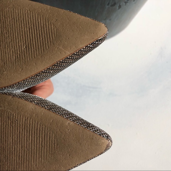 Carlos Santana Sparkly Gold Holiday Pointed Heels - Picture 8 of 8